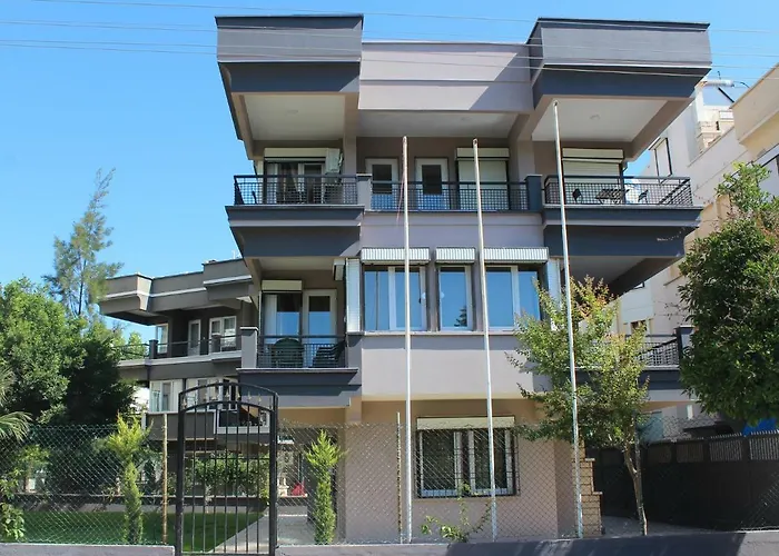 El Mundo Suites